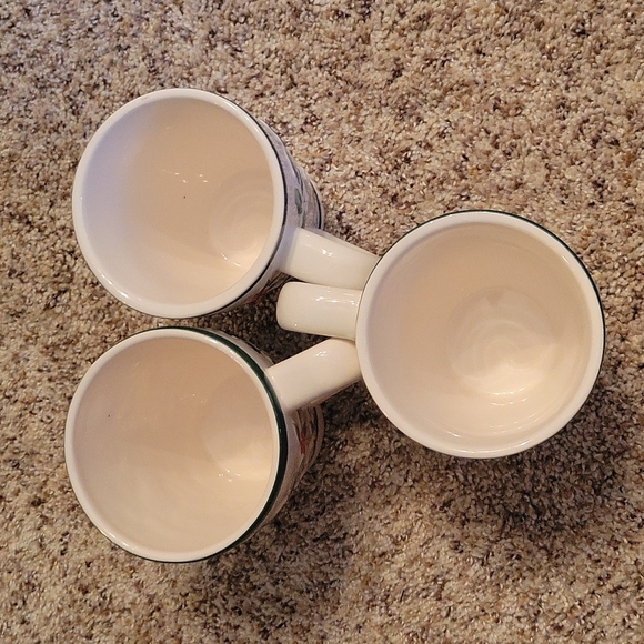 Pfaltzgraff Winterberry set of 3 mugs NEW one small chip on base of cup as shown - Picture 3 of 5